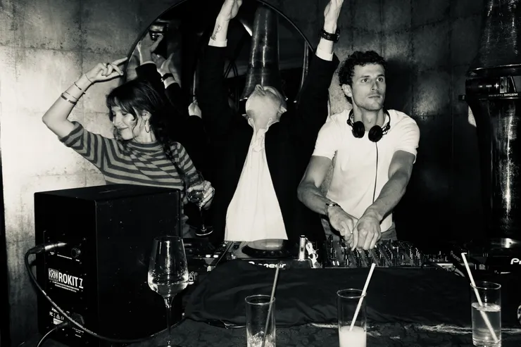 DJ set, noir et blanc